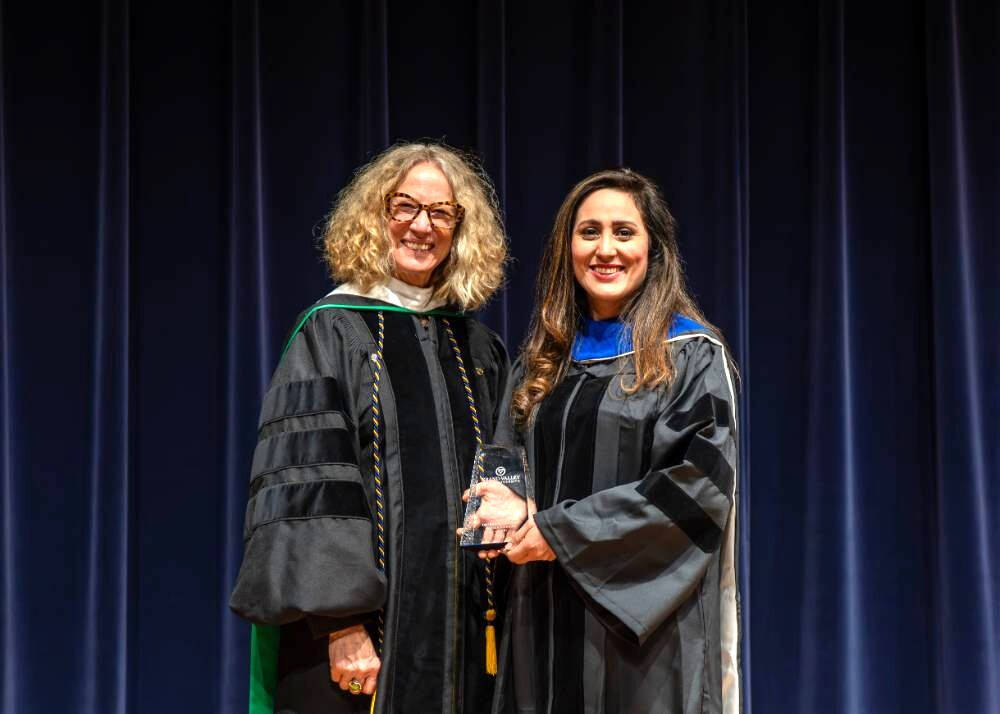 Dr. Sara Sutton Receives Prestigious Distinguished Early Career Scholar Award